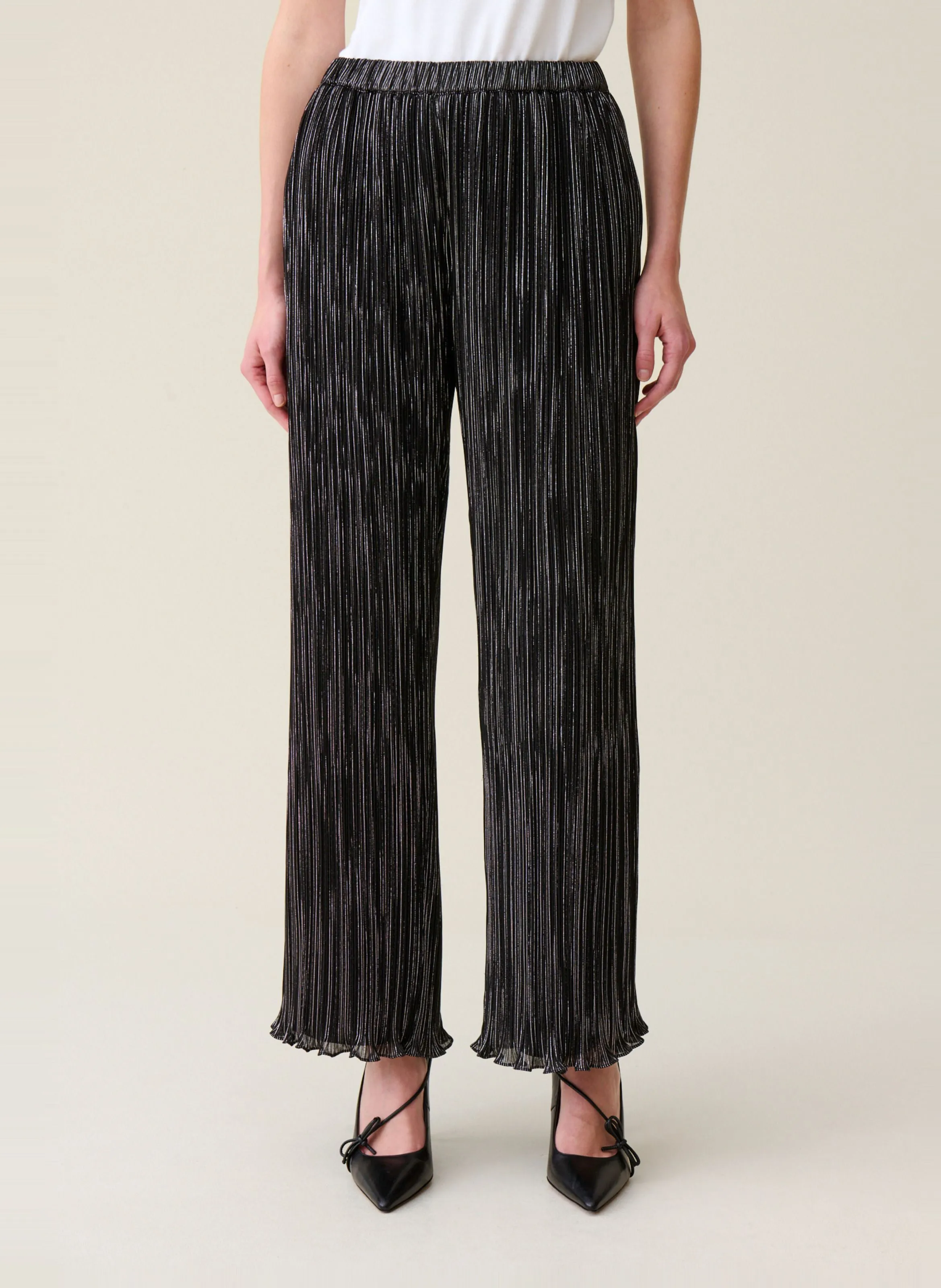 Pantalón ancho plisado en negro