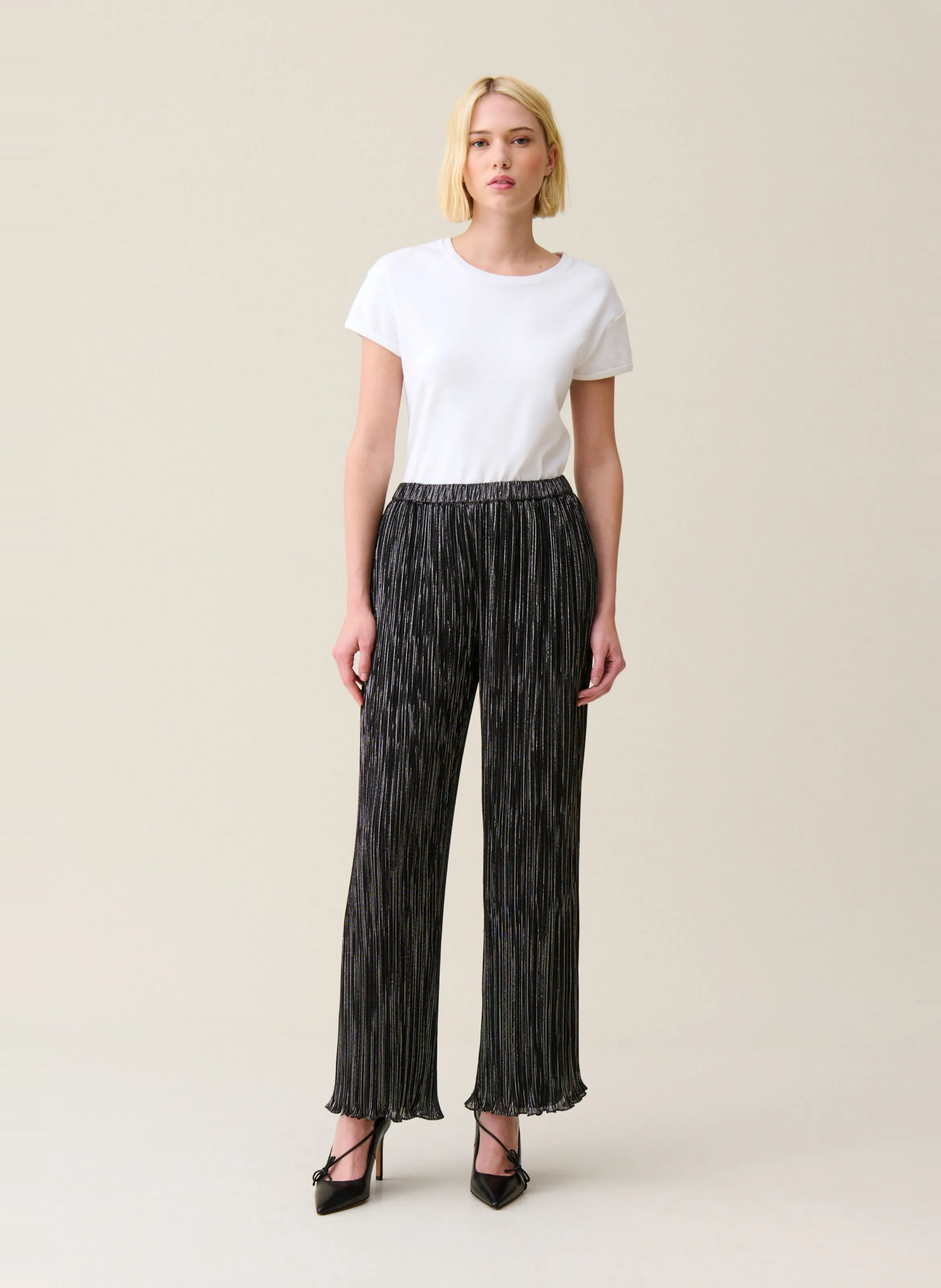 Pantalón ancho plisado en negro