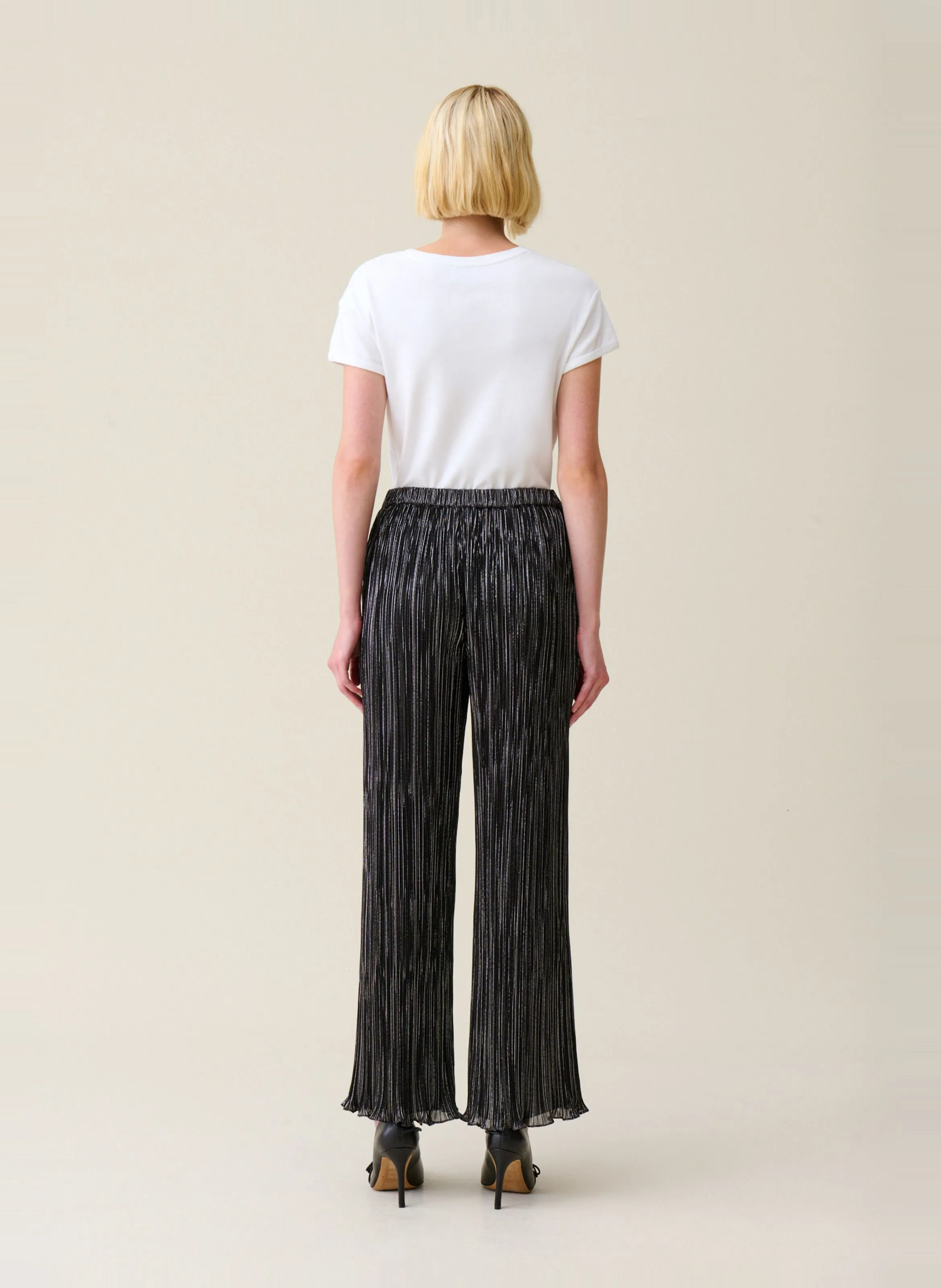 Pantalón ancho plisado en negro