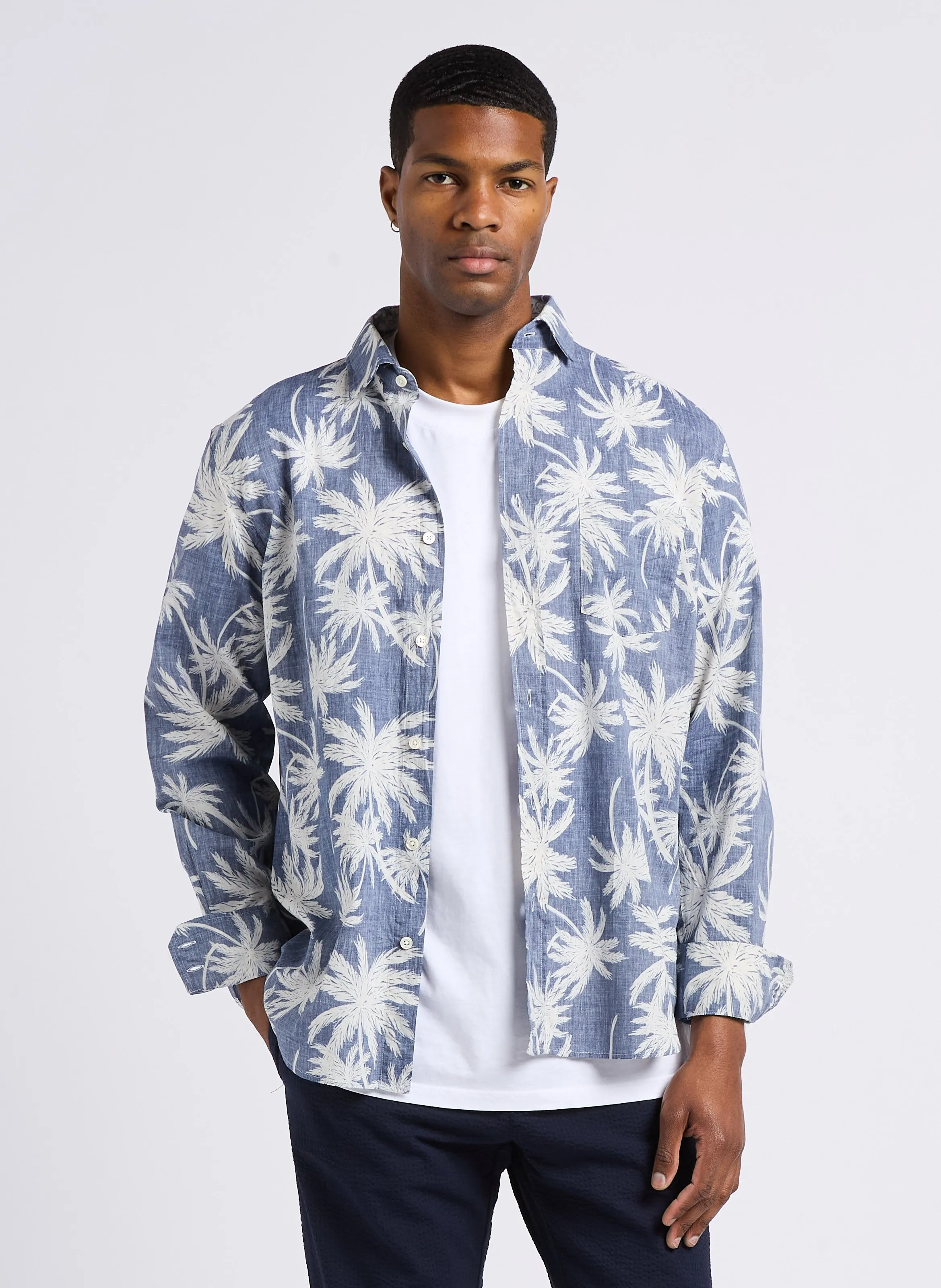 PAUL  CAMISA REGULAR FIT CON ESTAMPADO DE PALMERAS EN ALGODóN EN AZUL