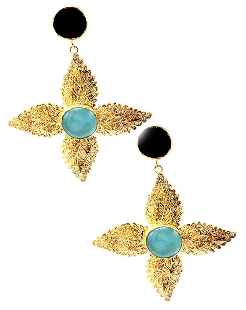 PENDIENTES DORADOS CON VISTOSA FLOR COLGANTE Y PIEDRA NATURAL NEGRA Y CIAN