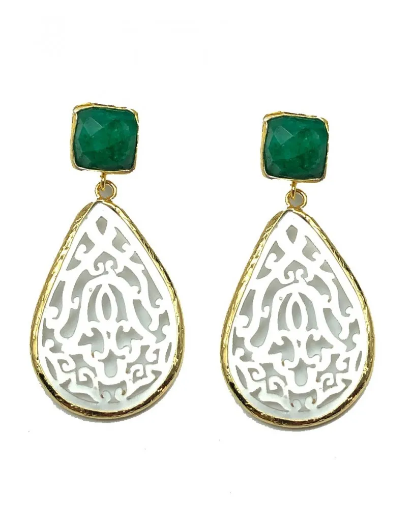 PENDIENTES LARGOS BLANCOS CON PIEDRA EN BAÑO ORO, PRECIOSA LAGRIMA TALLADA