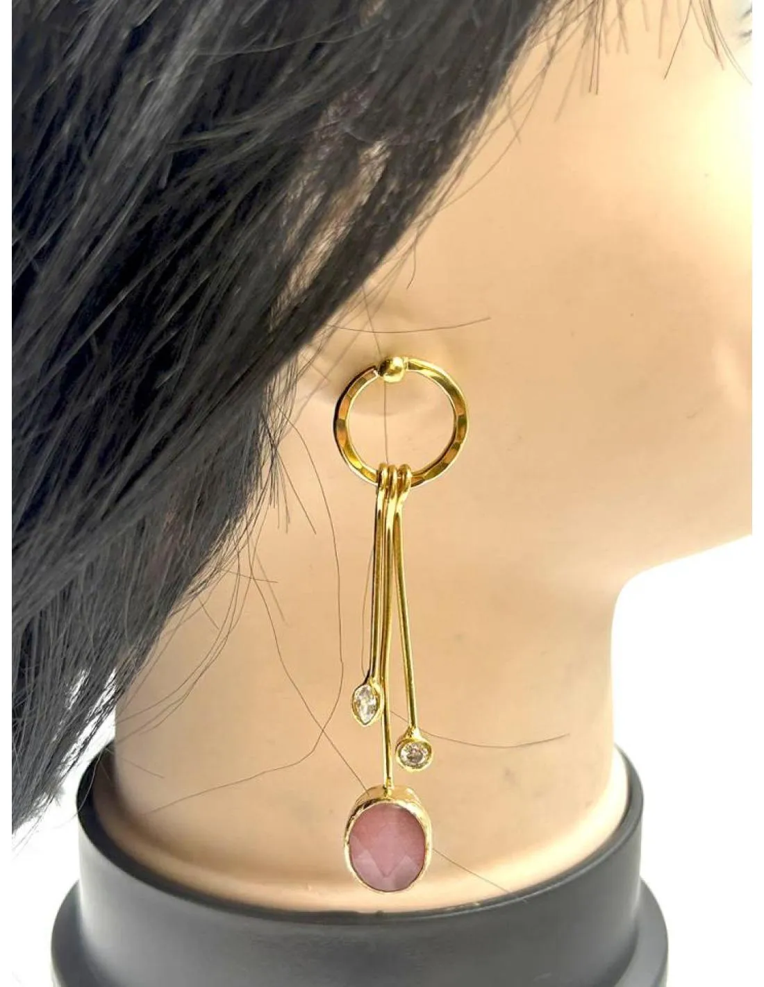 PENDIENTES MUJER LARGOS DORADOS CON CIRCONITAS Y ROSA MAQUILLAJE