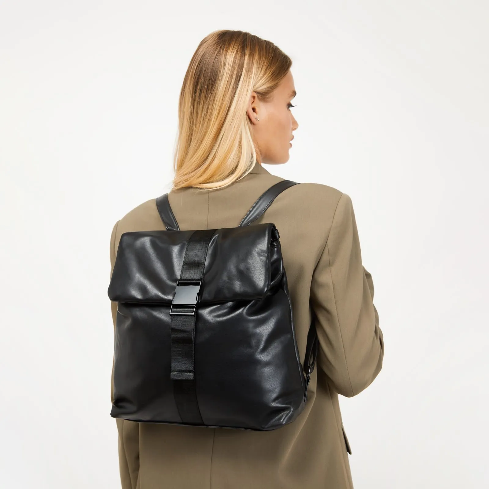 Pleo mochila con solapa