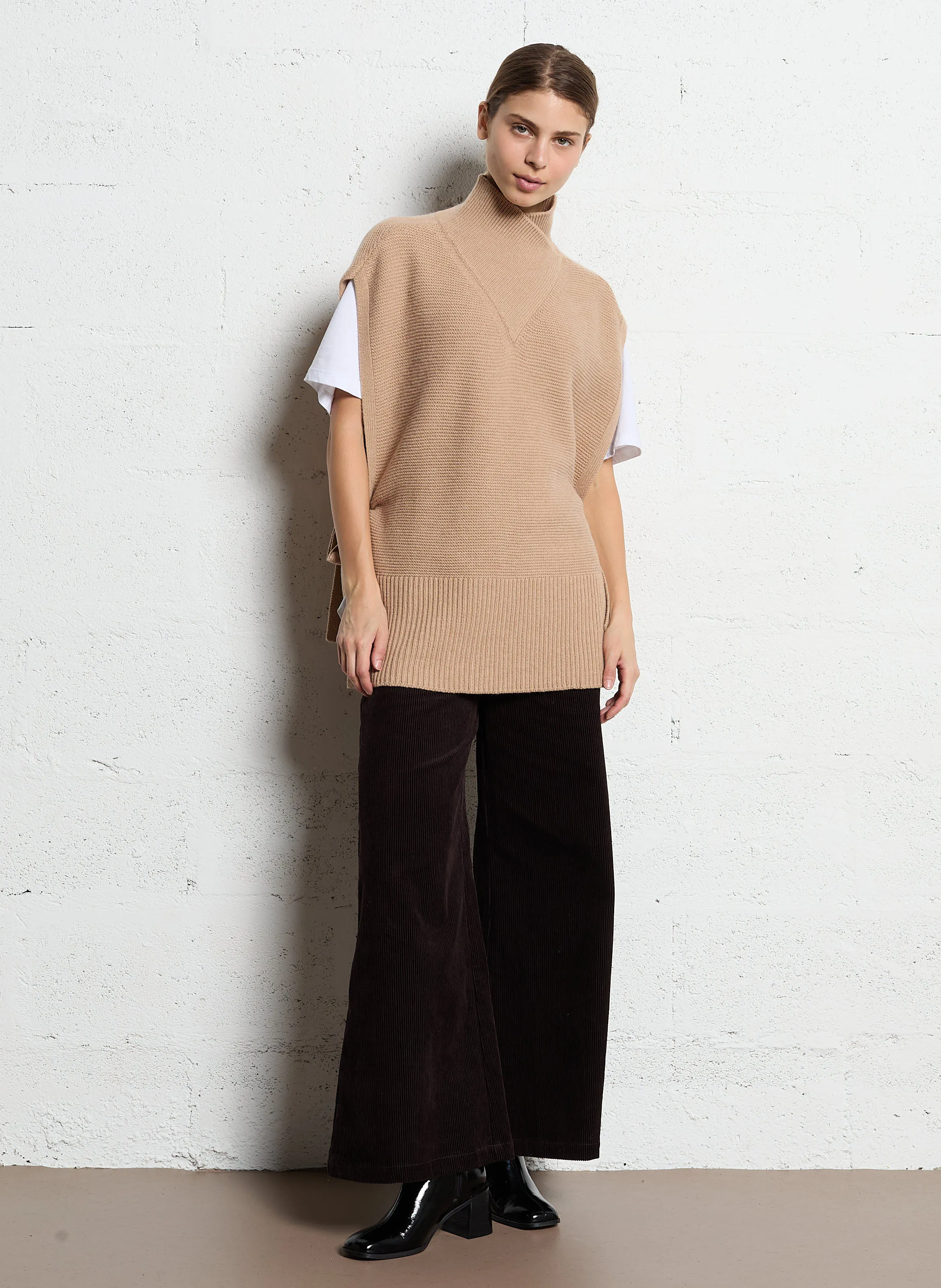 RANSTIN  PANTALóN CAPRI DE PANA EN MARRON