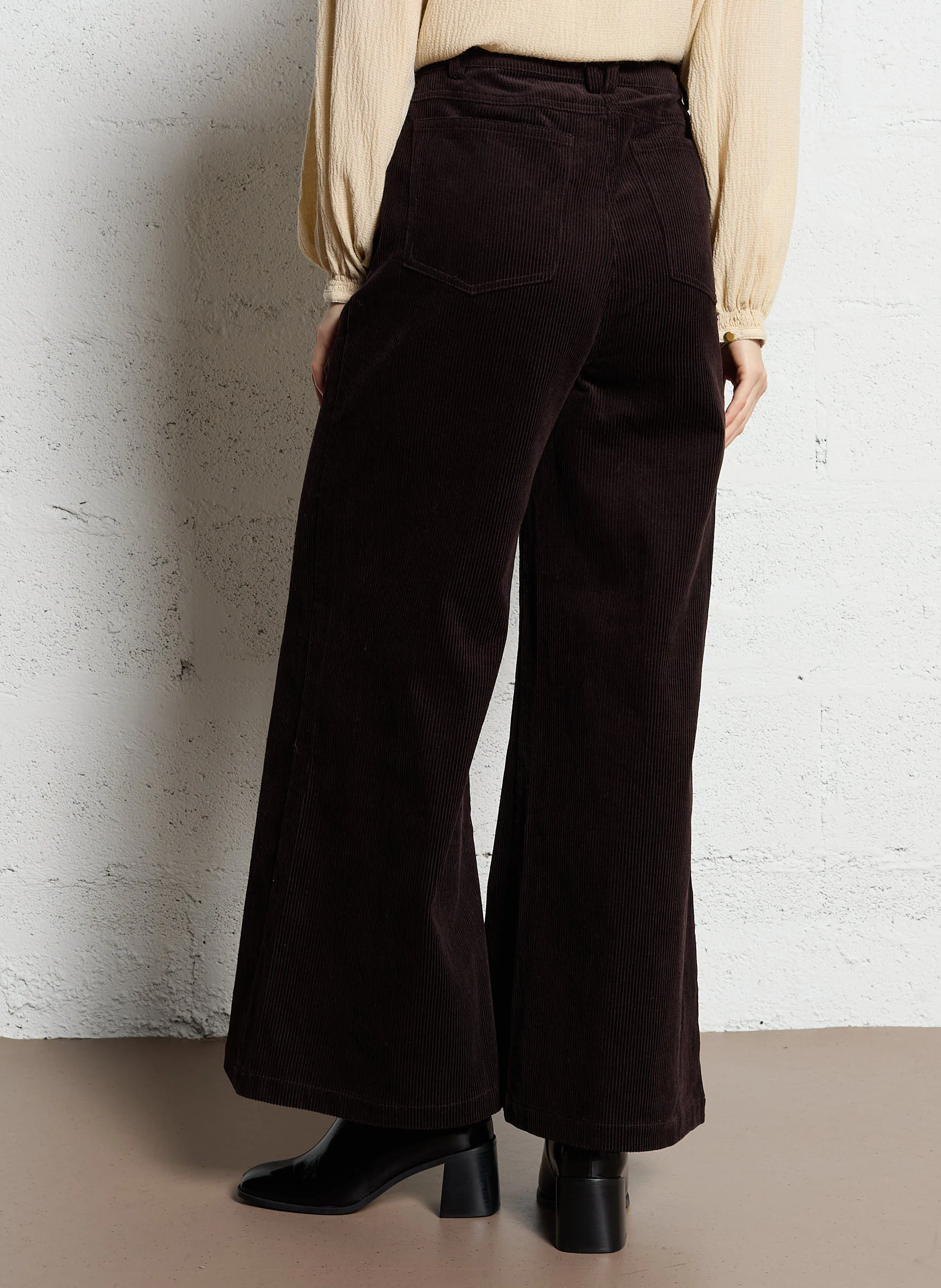 RANSTIN  PANTALóN CAPRI DE PANA EN MARRON