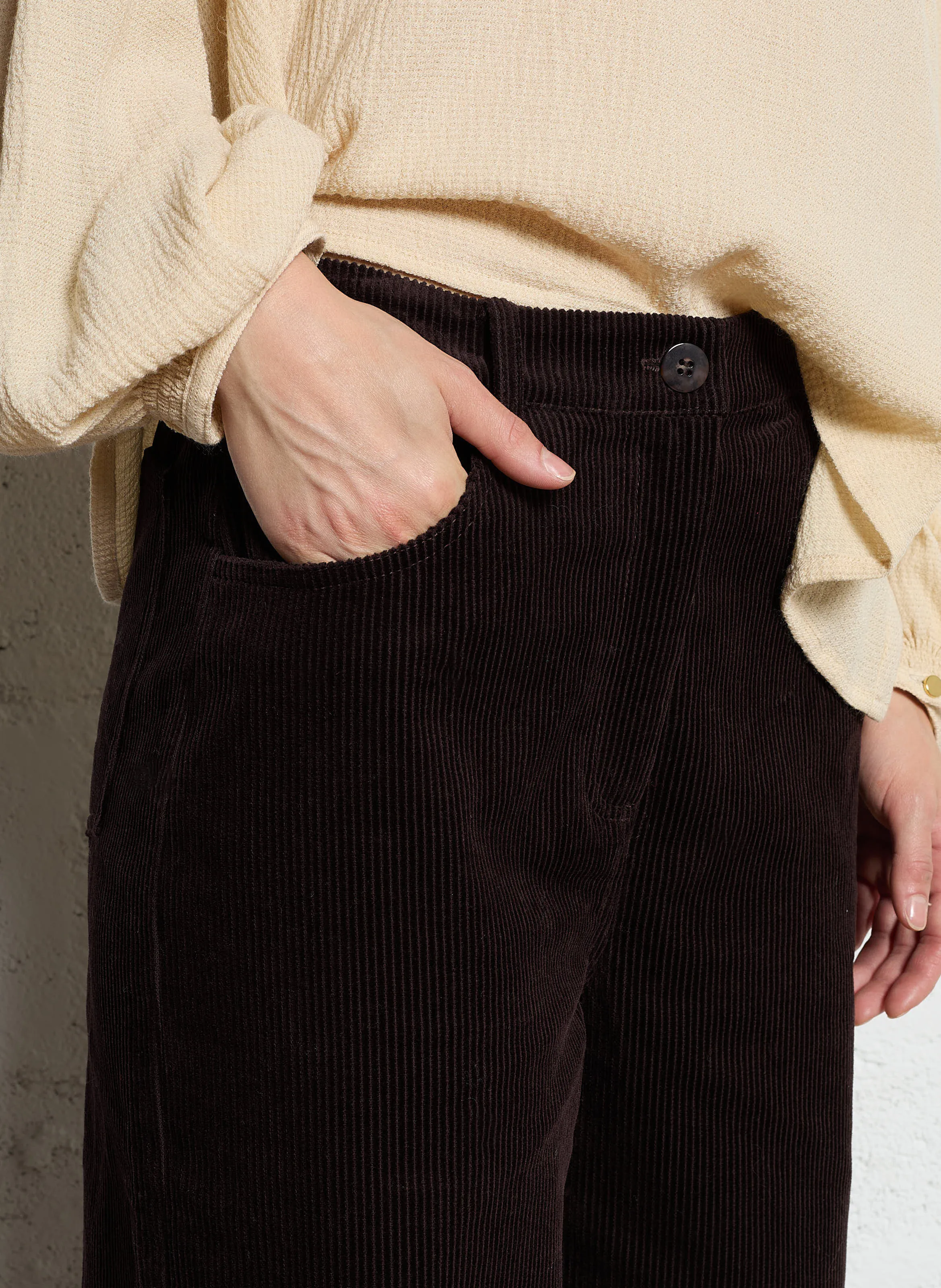 RANSTIN  PANTALóN CAPRI DE PANA EN MARRON