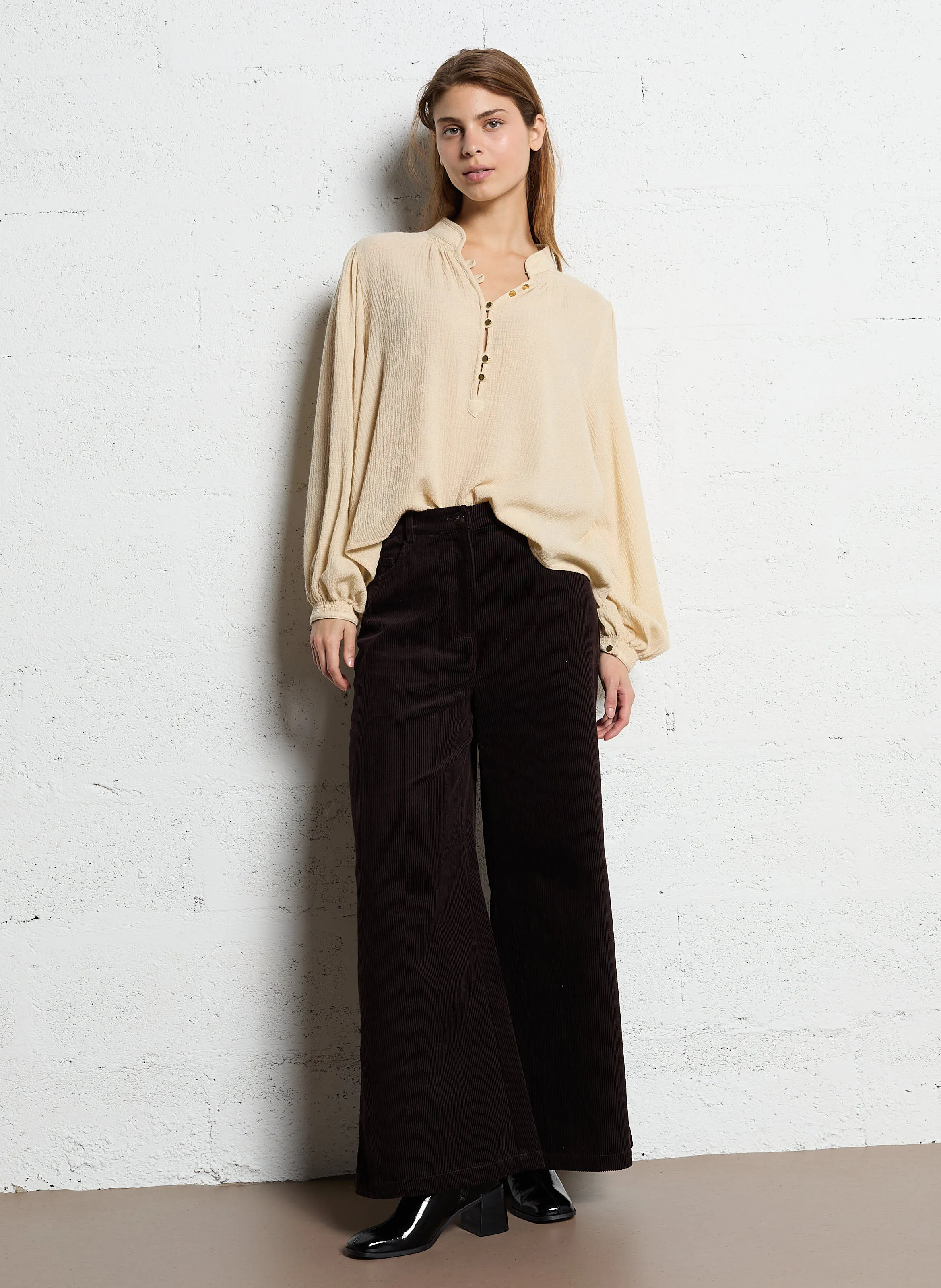 RANSTIN  PANTALóN CAPRI DE PANA EN MARRON