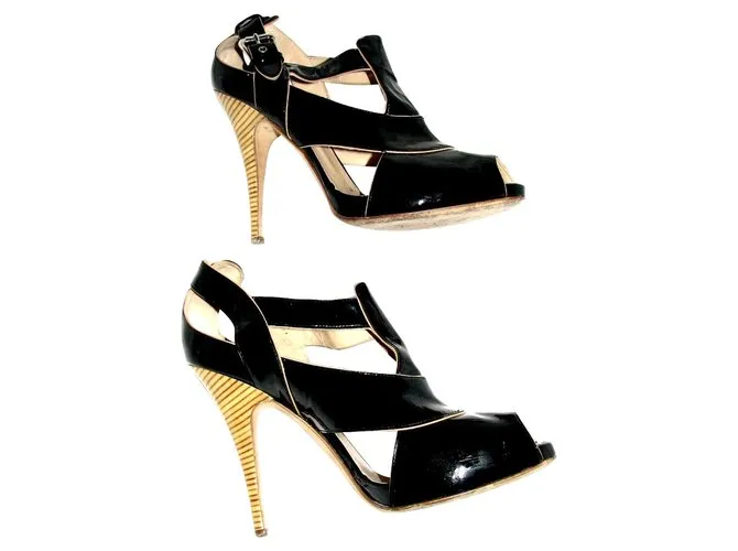 Russell & Bromley Pati Vinci peeptoes Negro 