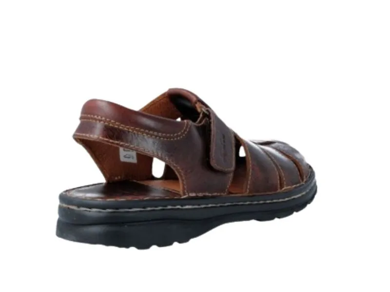 SANDALIA CERRADA DE PIEL CON VELCRO LEYLAND EN COLOR CUERO 10034