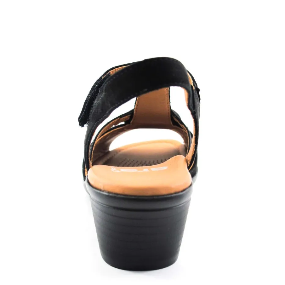 Sandalia color negro Ara chapa