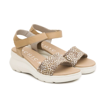 Sandalia cuña estampada camel D’chicas