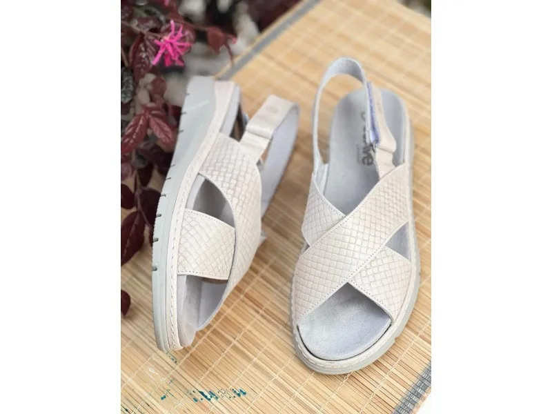 SANDALIA DE PIEL 3355 SUAVE BY LEYLAND EN COLOR BEIGE