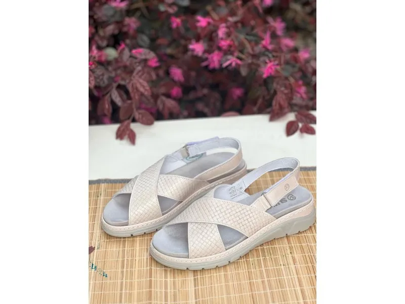 SANDALIA DE PIEL 3355 SUAVE BY LEYLAND EN COLOR BEIGE