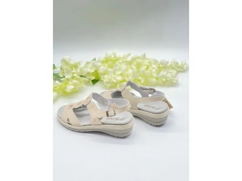 SANDALIA DE PIEL CON CUÑA 3251 SUAVE BY LEYLAND EN COLOR BEIGE O AMARILLO