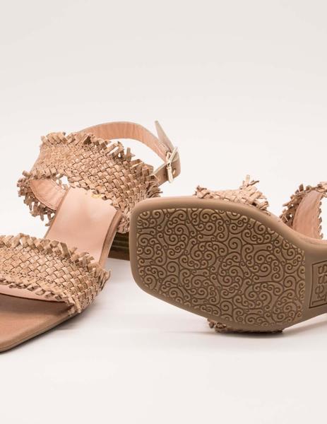Sandalia Kess 21061 trenzado betaupe de mujer.