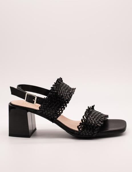 Sandalia Kess 21061 trenzado negro de mujer.