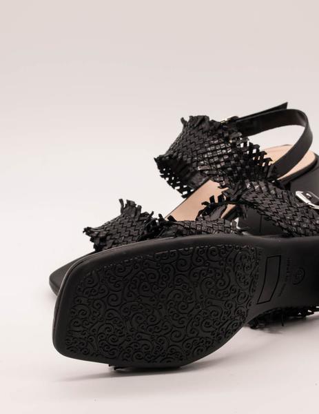 Sandalia Kess 21061 trenzado negro de mujer.