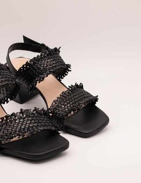 Sandalia Kess 21061 trenzado negro de mujer.