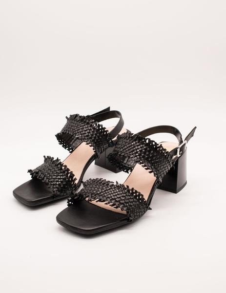 Sandalia Kess 21061 trenzado negro de mujer.