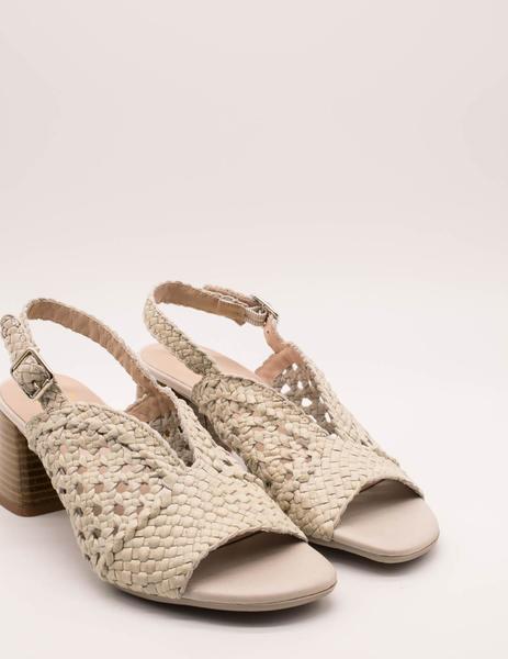 Sandalia Kess 21173 trenzado marfil de mujer.
