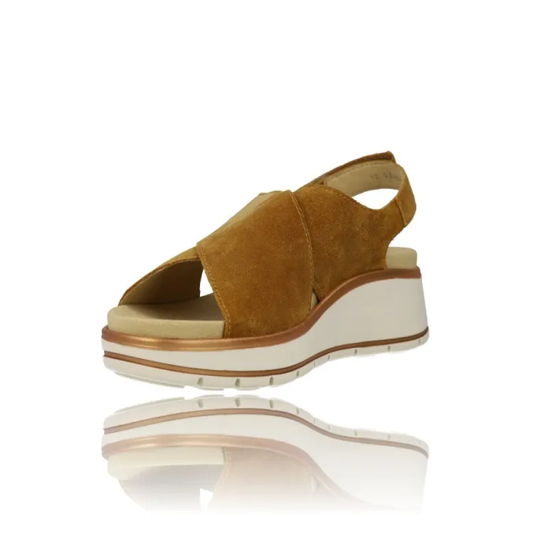 SANDALIAS CON CUñA Y TIRAS CRUZADAS PARA MUJER DE ARA SHOES 1242404