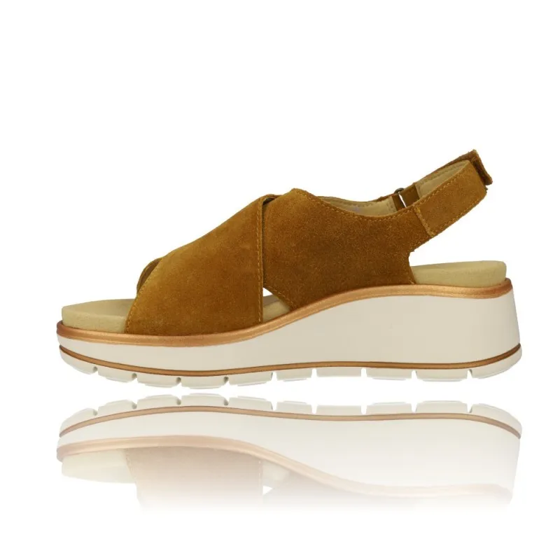 SANDALIAS CON CUñA Y TIRAS CRUZADAS PARA MUJER DE ARA SHOES 1242404