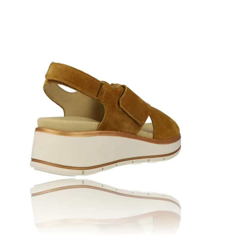 SANDALIAS CON CUñA Y TIRAS CRUZADAS PARA MUJER DE ARA SHOES 1242404