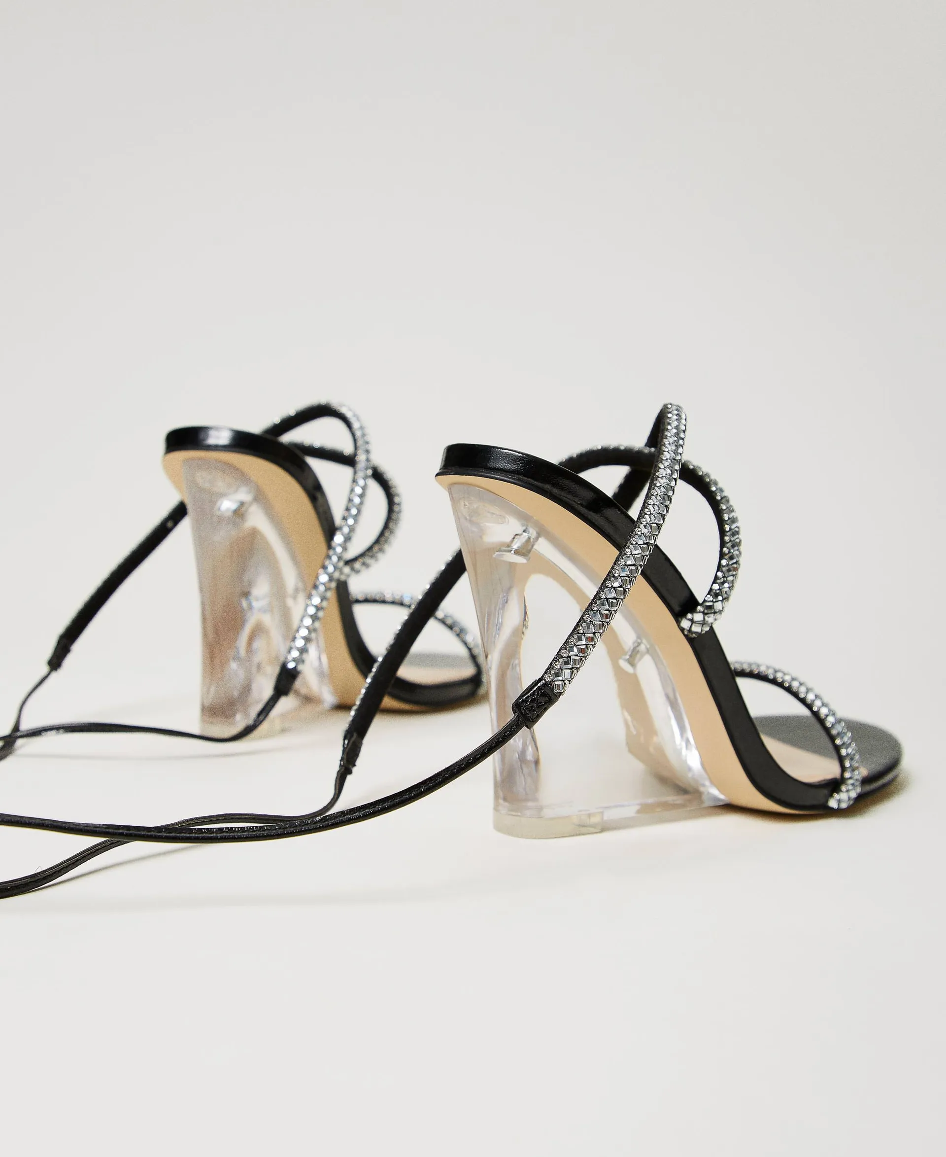 Sandalias de cuña con tiras de strass