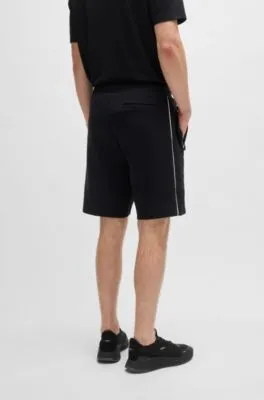 Shorts de algodón elástico con ilustración grabada