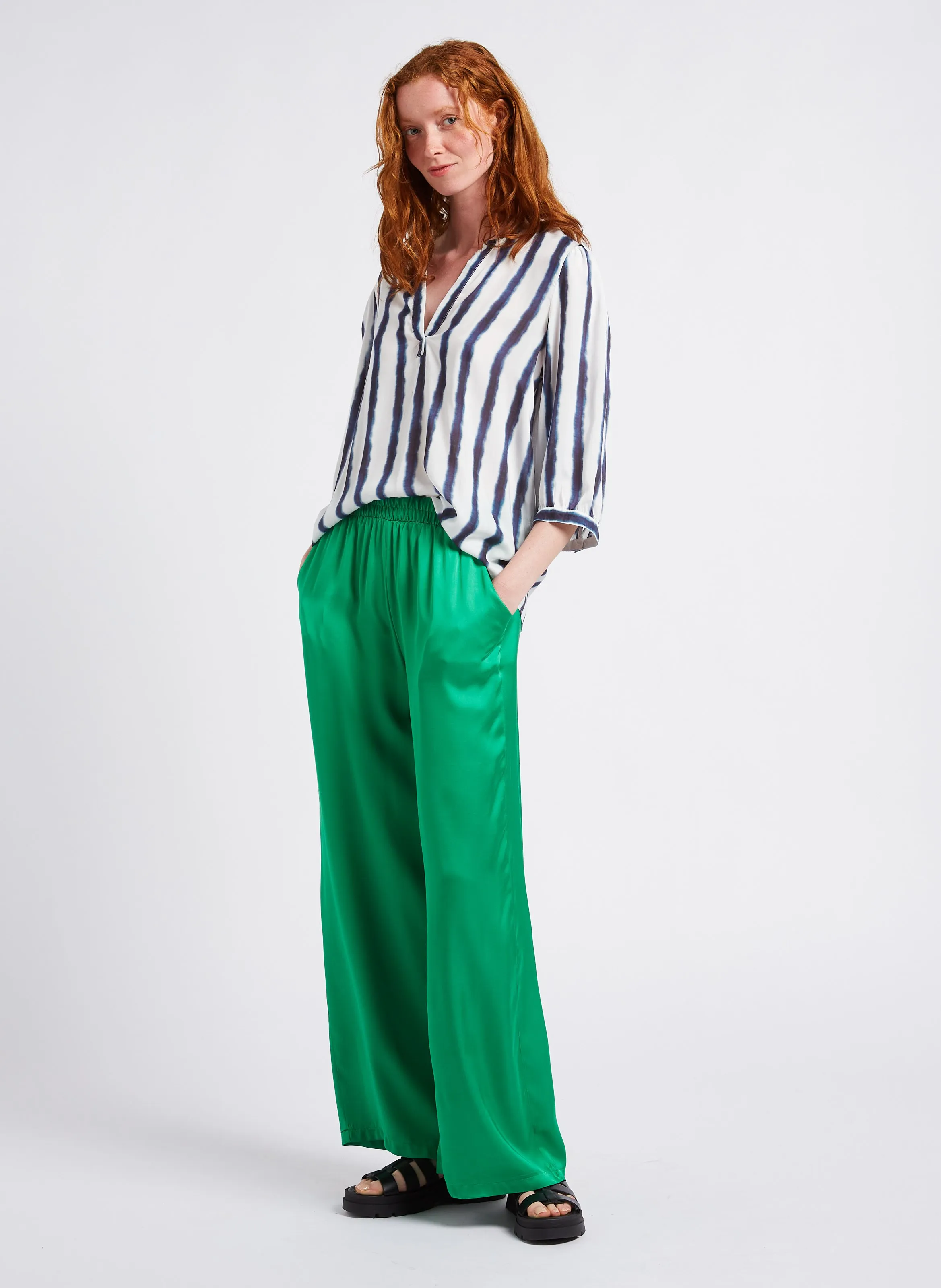 SUD EXPRESS PAROCKY  PANTALóN ANCHO SATINADO EN VERDE