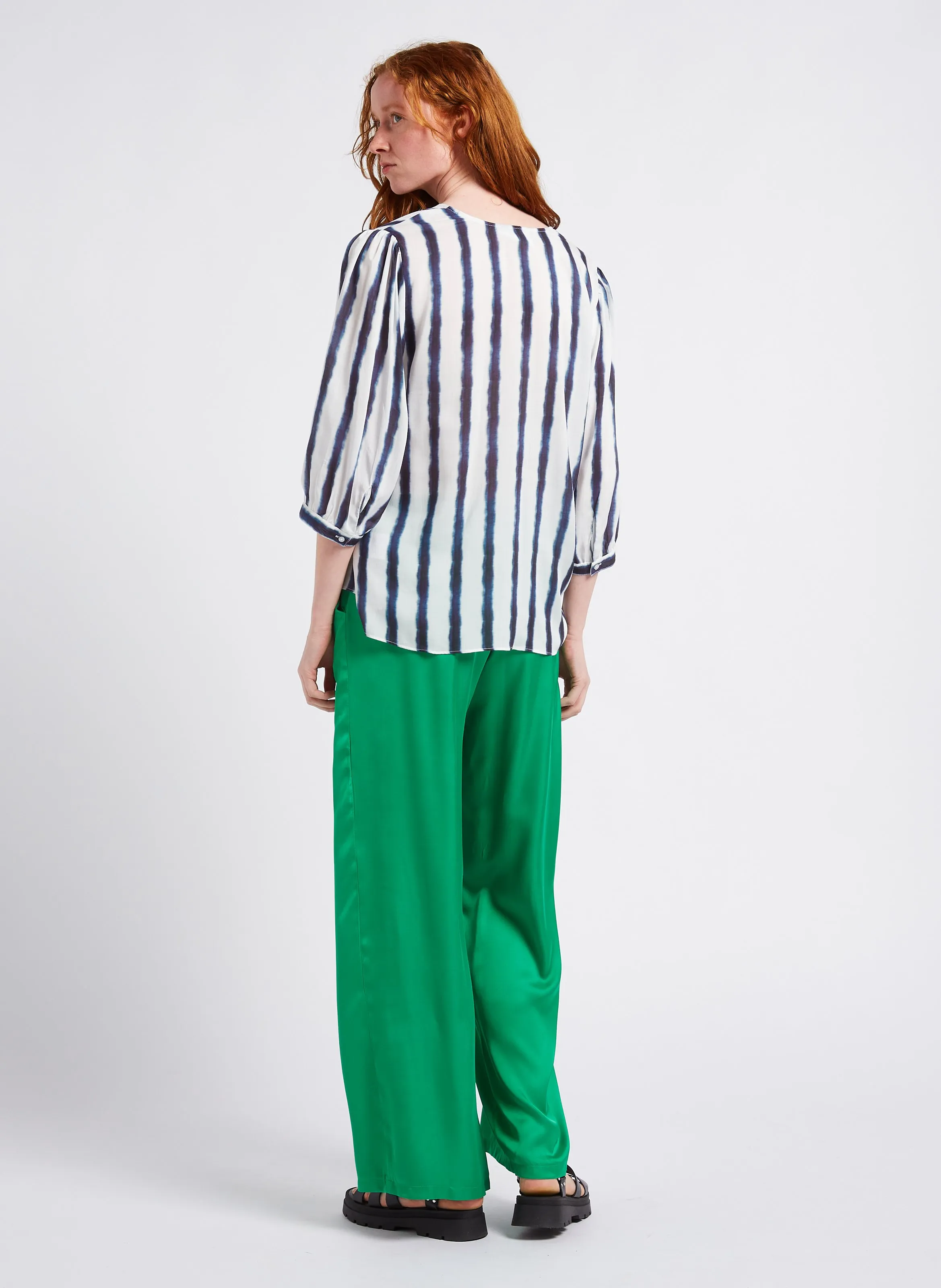 SUD EXPRESS PAROCKY  PANTALóN ANCHO SATINADO EN VERDE