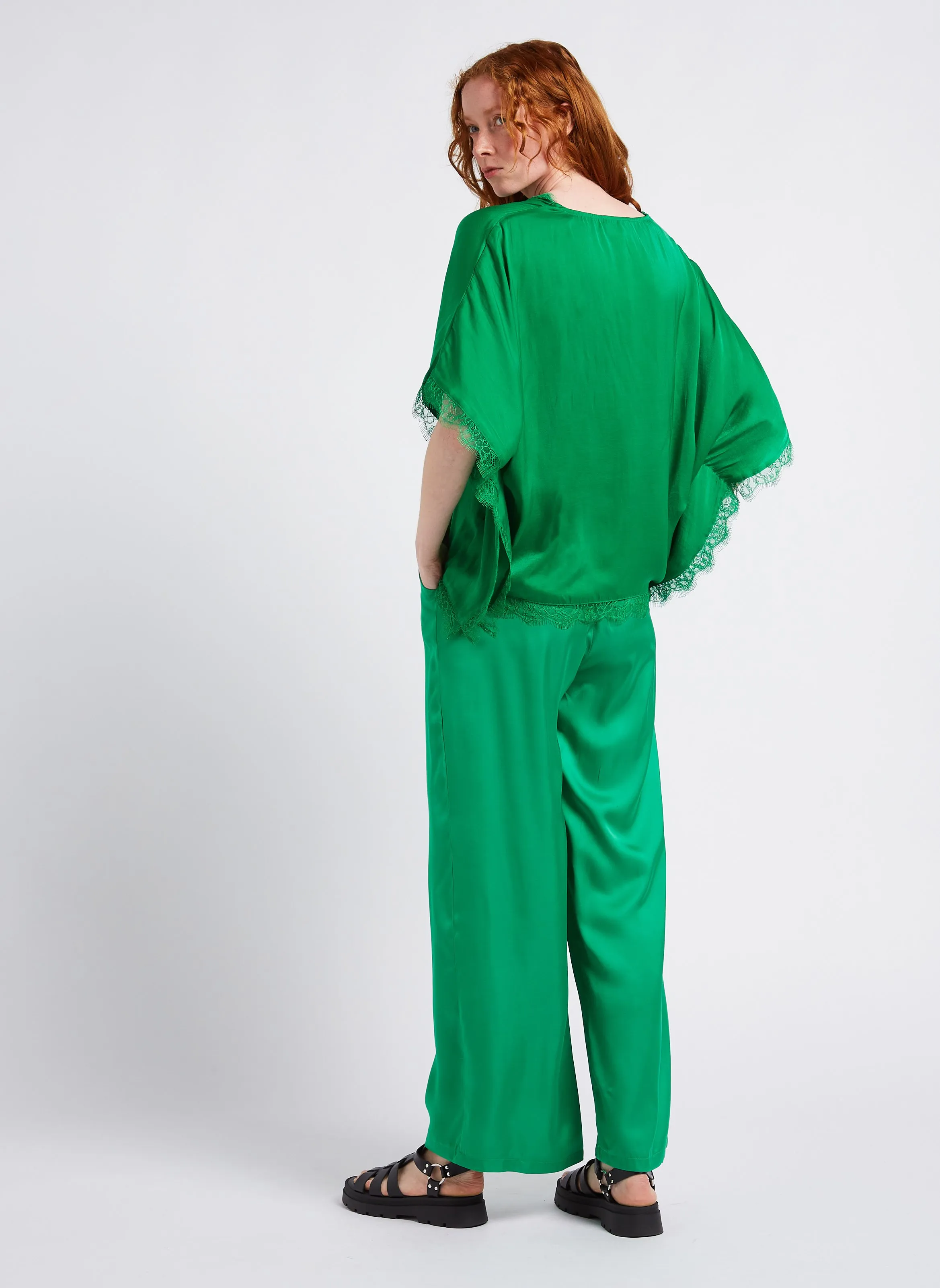 SUD EXPRESS PAROCKY  PANTALóN ANCHO SATINADO EN VERDE