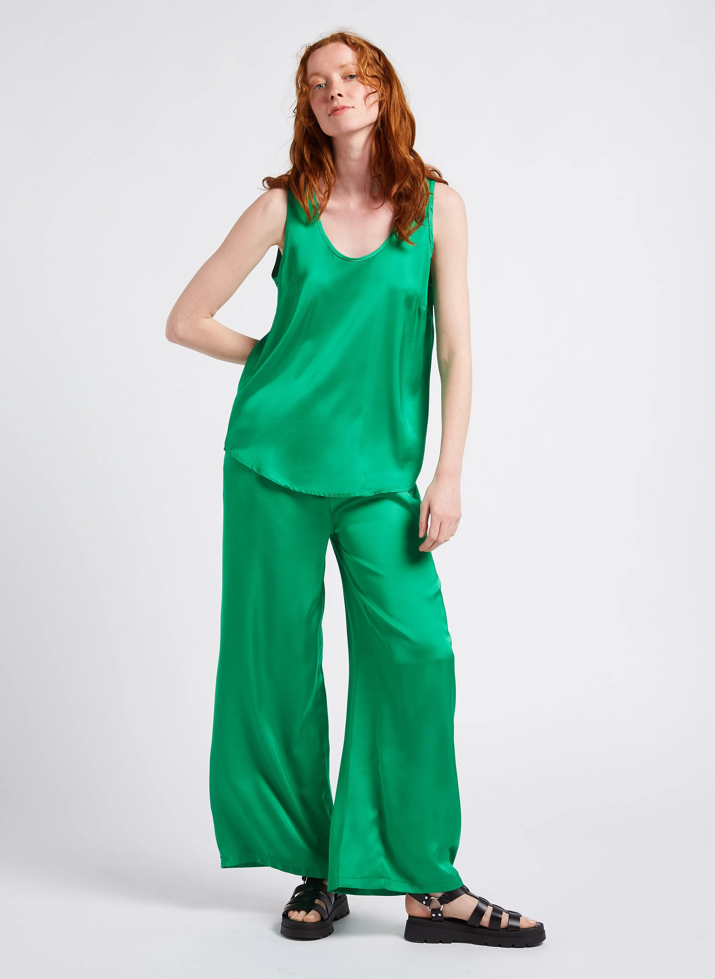 SUD EXPRESS PAROCKY  PANTALóN ANCHO SATINADO EN VERDE