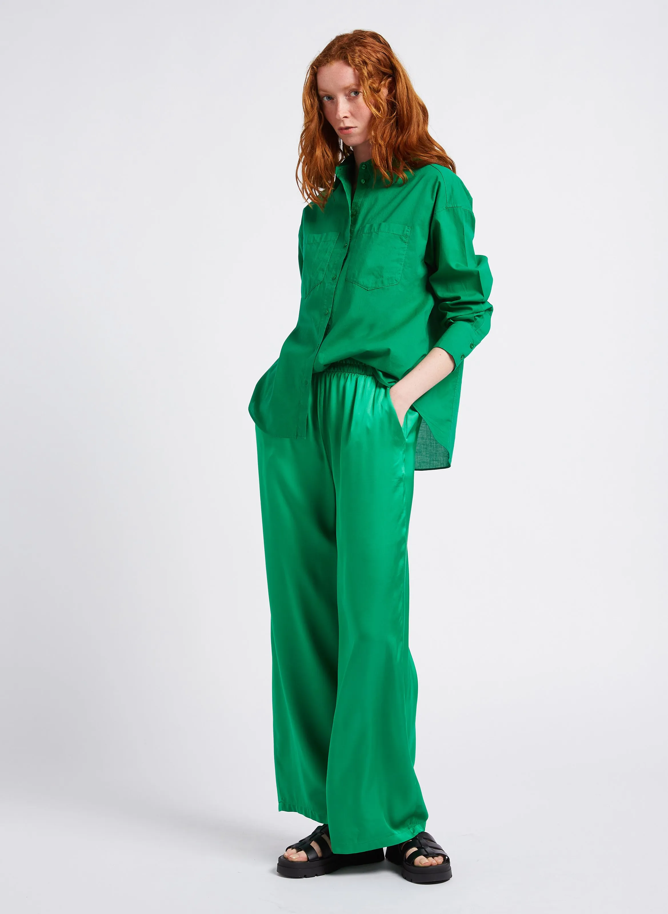 SUD EXPRESS PAROCKY  PANTALóN ANCHO SATINADO EN VERDE