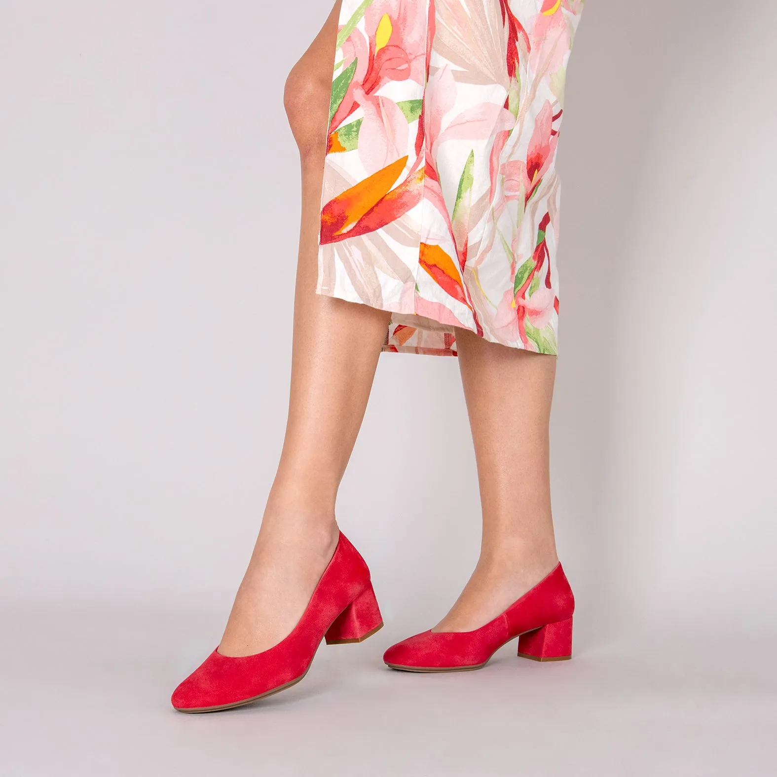 URBAN REDONDO – Zapatos de tacón bajo de ante ROJO