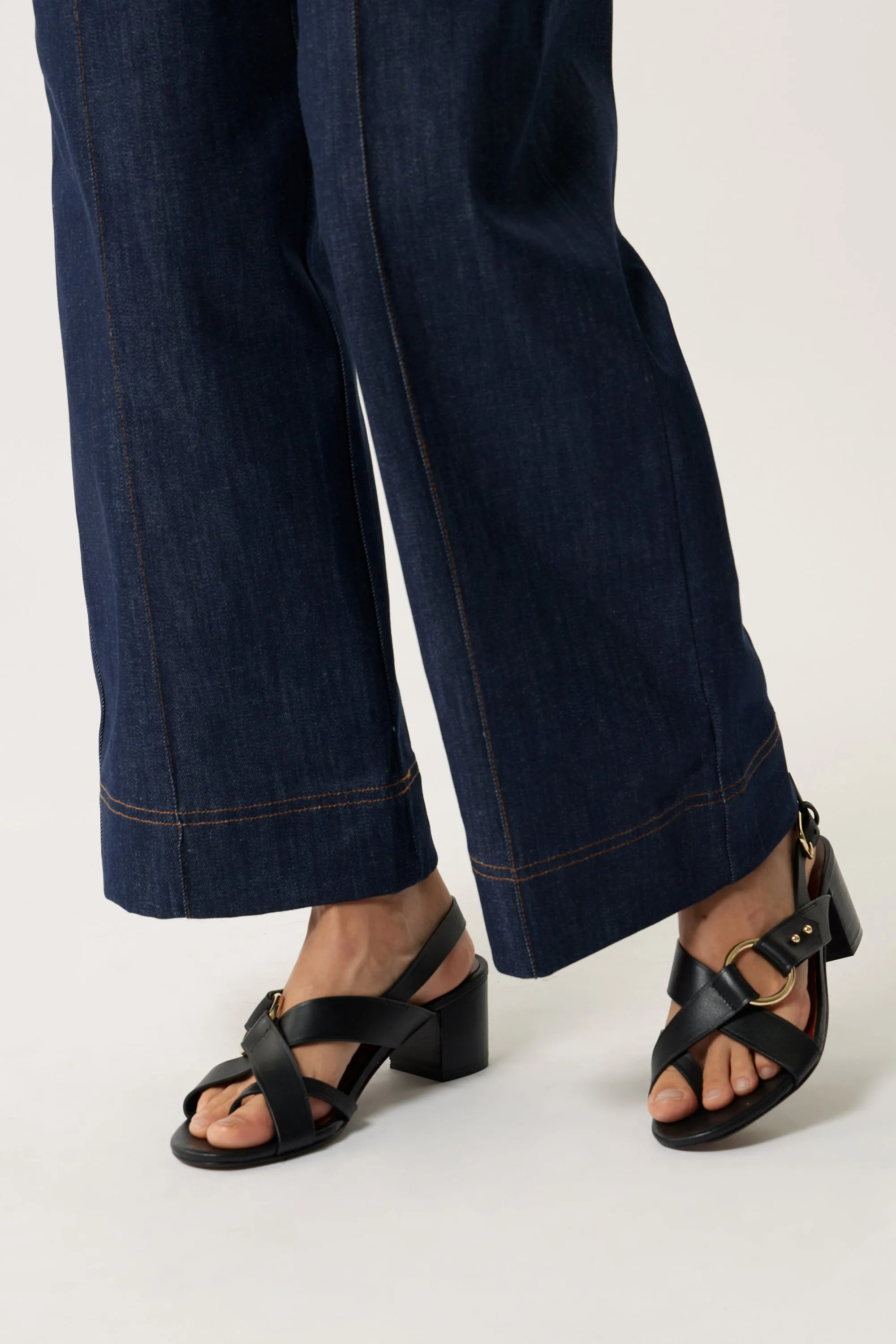 VAQUERO HARRY Pantalón recto ligeramente acampanado en denim azul crudo