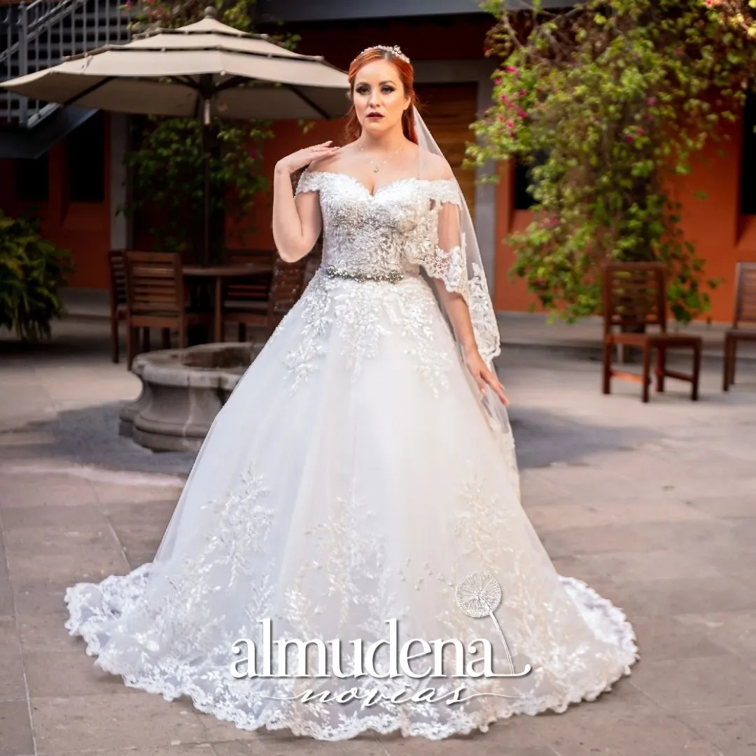 Vestido de Novia Corte Princesa Encaje Bordado Sin Hombros