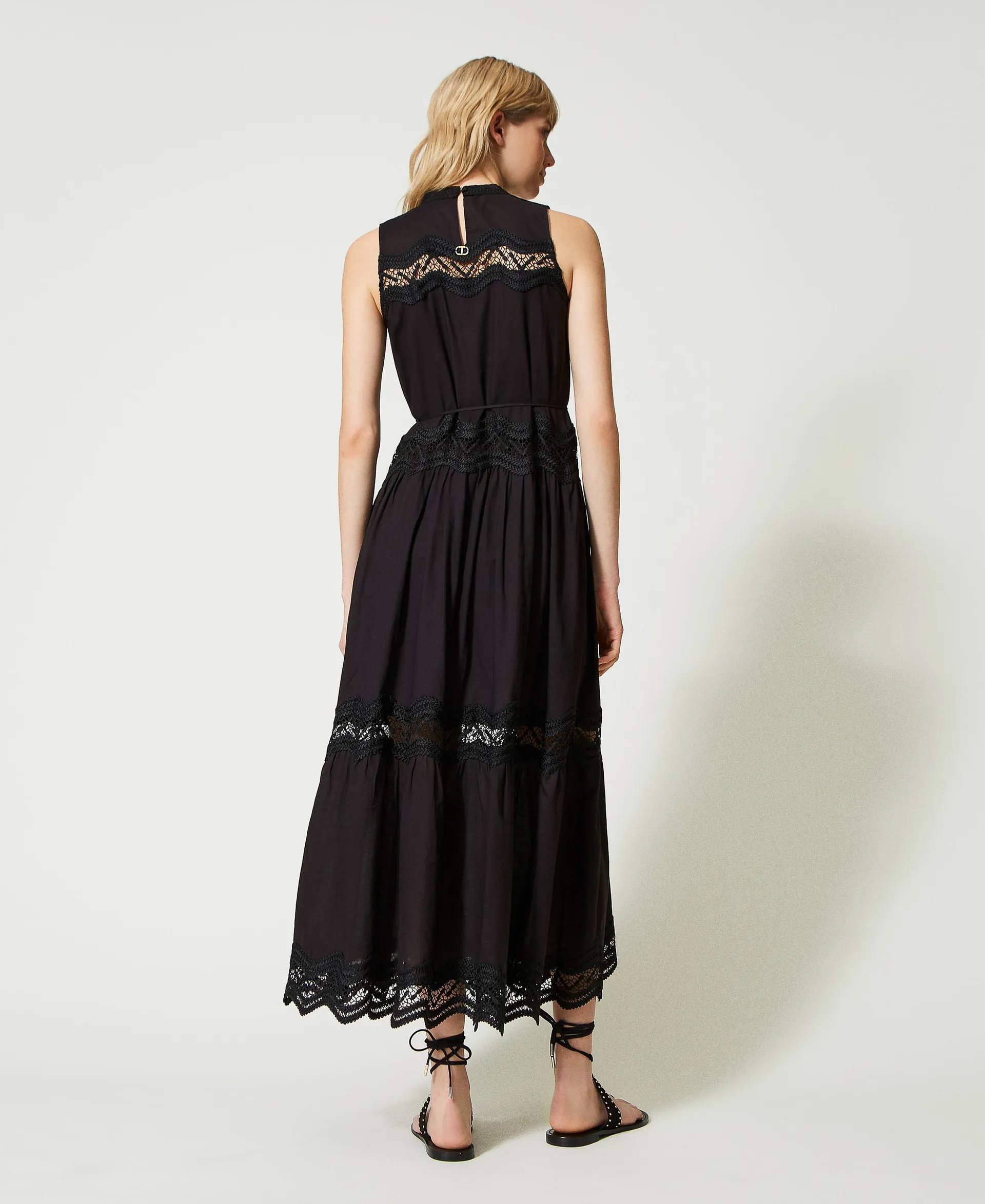 Vestido largo de crepé y encaje