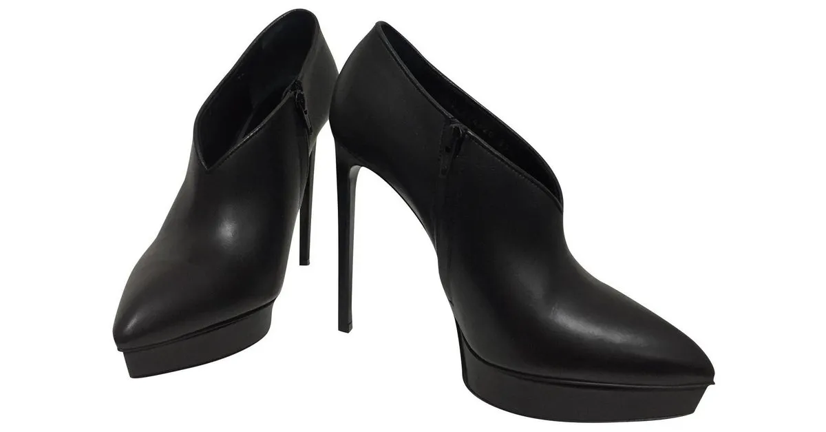 Yves Saint Laurent Botines de cuero Negro 