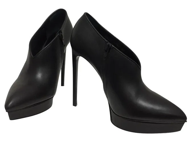 Yves Saint Laurent Botines de cuero Negro 