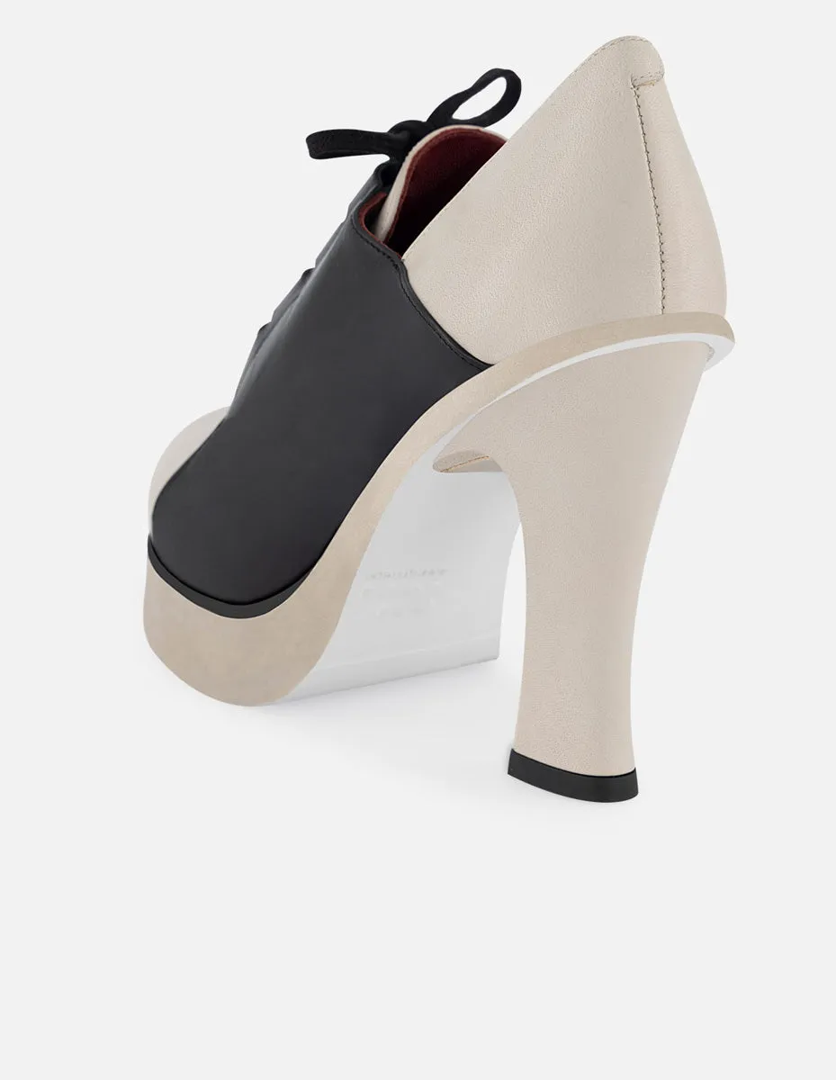 Zapato abotinado de piel para mujer en contraste color negro y blanco