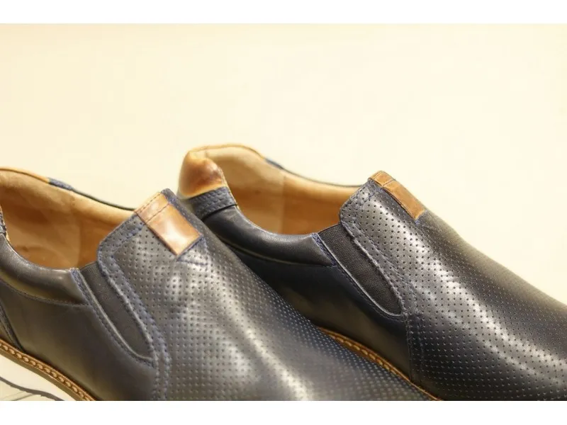 ZAPATO COPETE DE PIEL 5931 LEYLAND EN COLOR MARINO O CAMEL