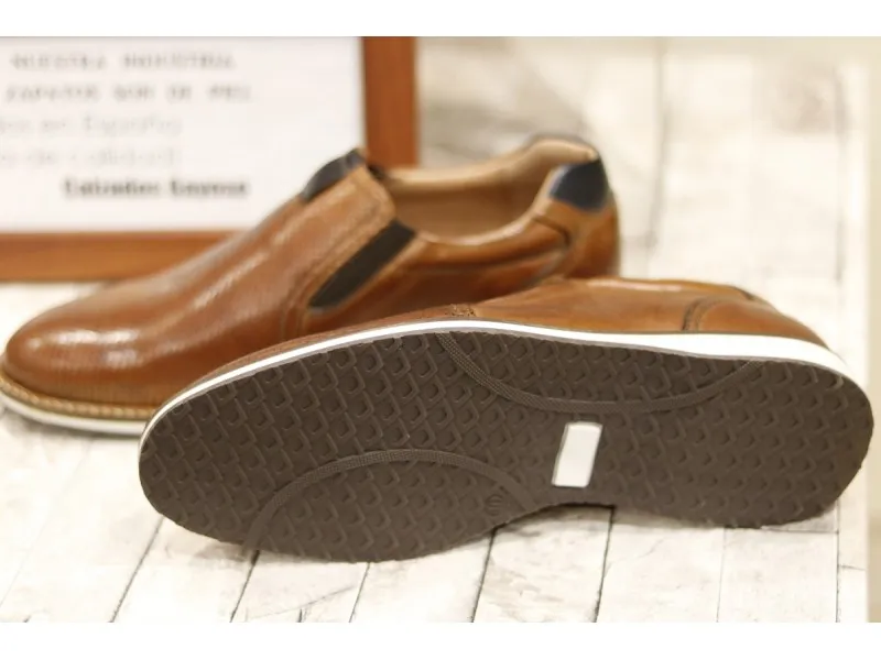 ZAPATO COPETE DE PIEL 5931 LEYLAND EN COLOR MARINO O CAMEL