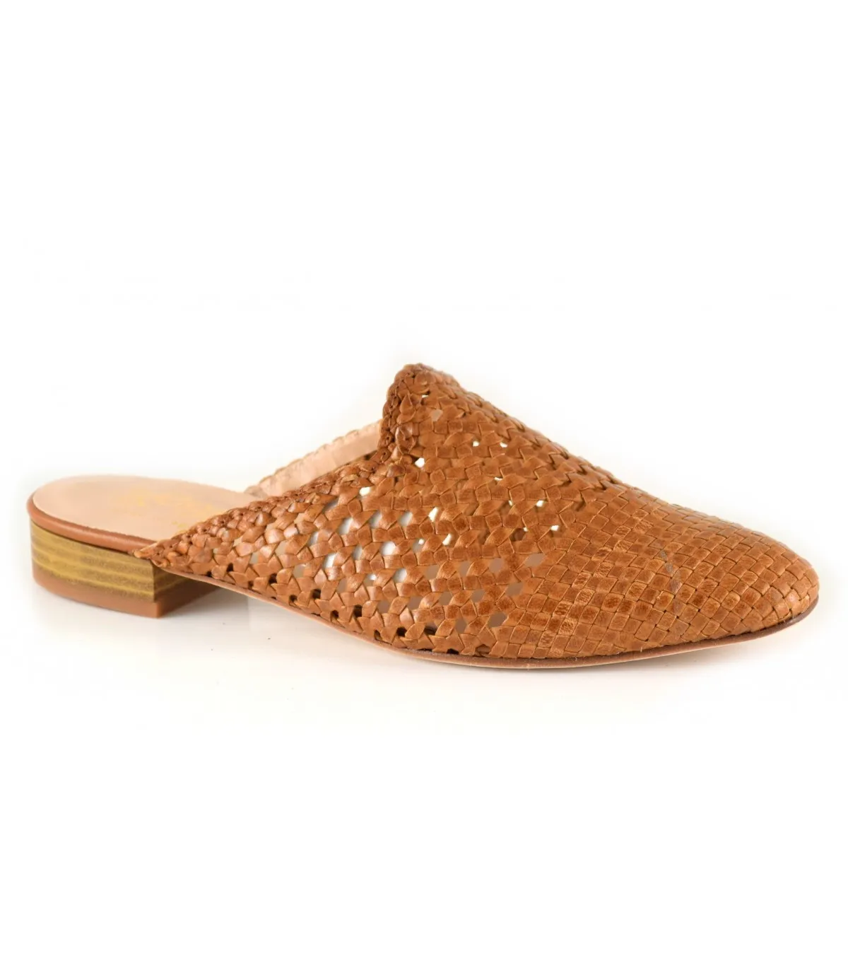 Zapato de piel trenzada en color cuero