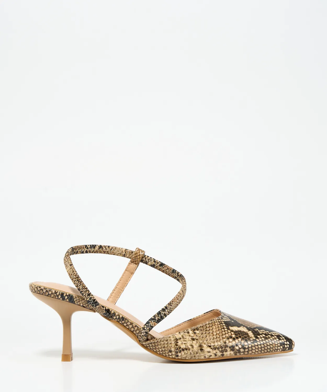 Zapato destalonado tiras asimétricas