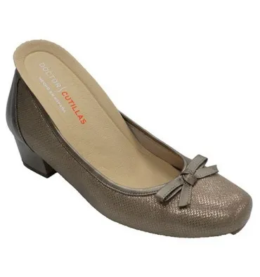 Zapato mujer tipo manoletina especial plantillas ortopédicas Doctor Cutillas en dorado