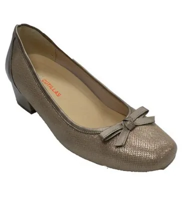 Zapato mujer tipo manoletina especial plantillas ortopédicas Doctor Cutillas en dorado
