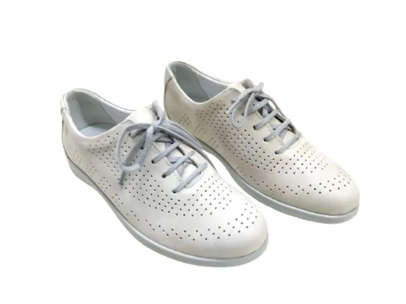 ZAPATO PLANO DE PIEL SUAVE BY LEYLAND EN COLOR BEIGE 3603