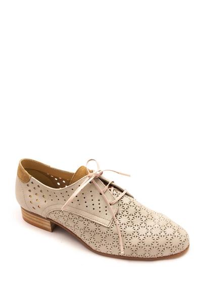 zapato salonissimos calado en beis